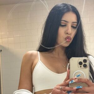 Meet your Posher, Vanessa